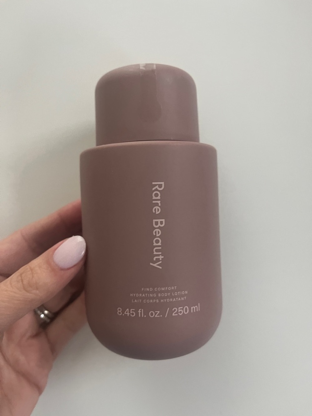 RARE BEAUTY Hydrating Body Lotion - Dusty Mauve